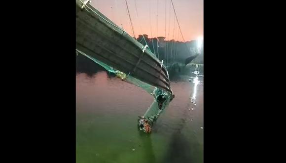 Más de 60 muertos tras el colapso de un puente en el oeste de la India