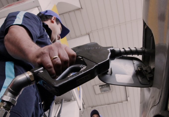 En medio de polémica, Petropar vuelve a subir G. 300 el diésel común