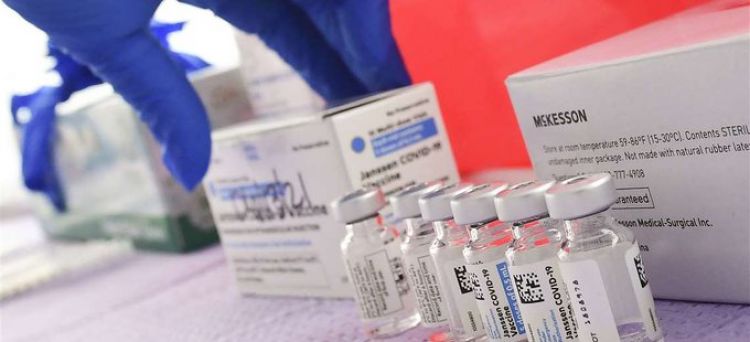 Vacuna de Johnson & Johnson debería incluir advertencia de coágulos sanguíneos como efectos secundarios