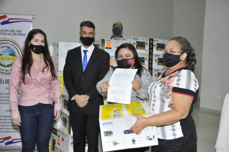 Gobernación entregó equipos informáticos a instituciones educativas