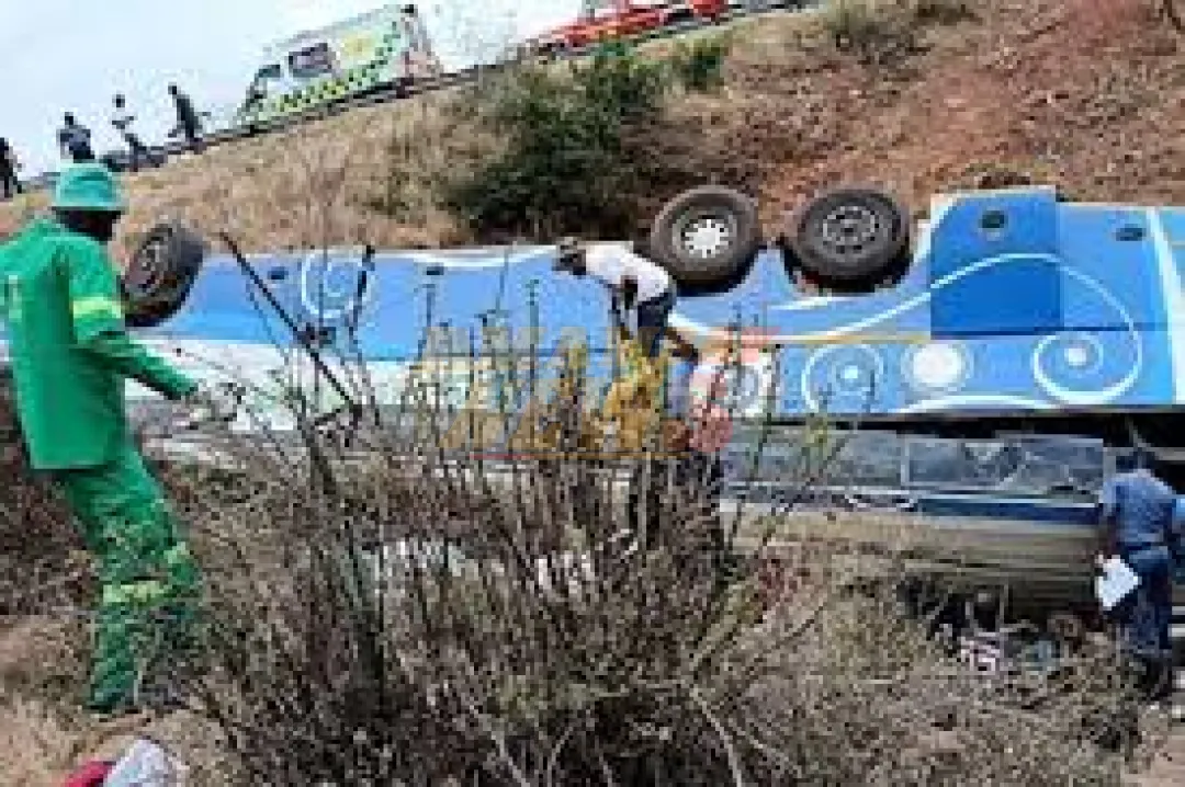 Accidente de autobús en Sudáfrica deja 42 personas muertas
