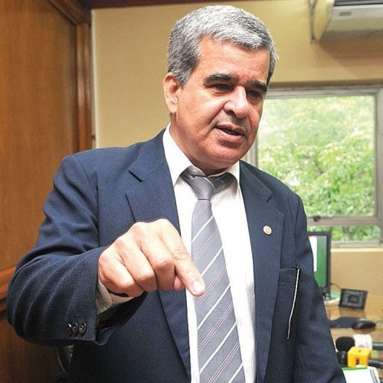 IPS debe cobrar por servicios prestados a no asegurados, afirma ex gerente