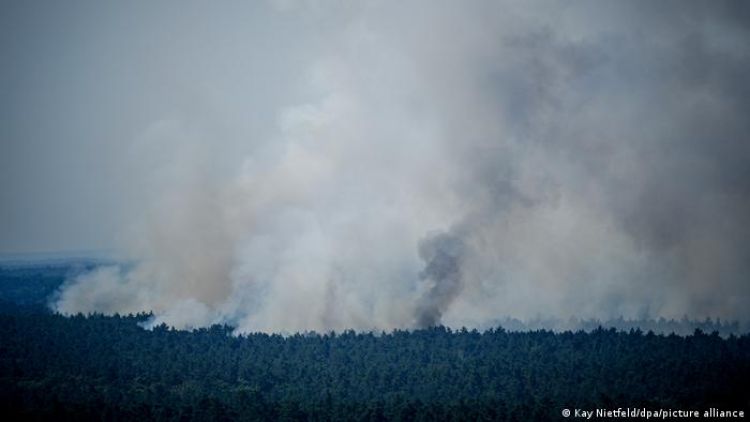 Alemania: explosión de depósito de municiones desata incendio sin precedentes