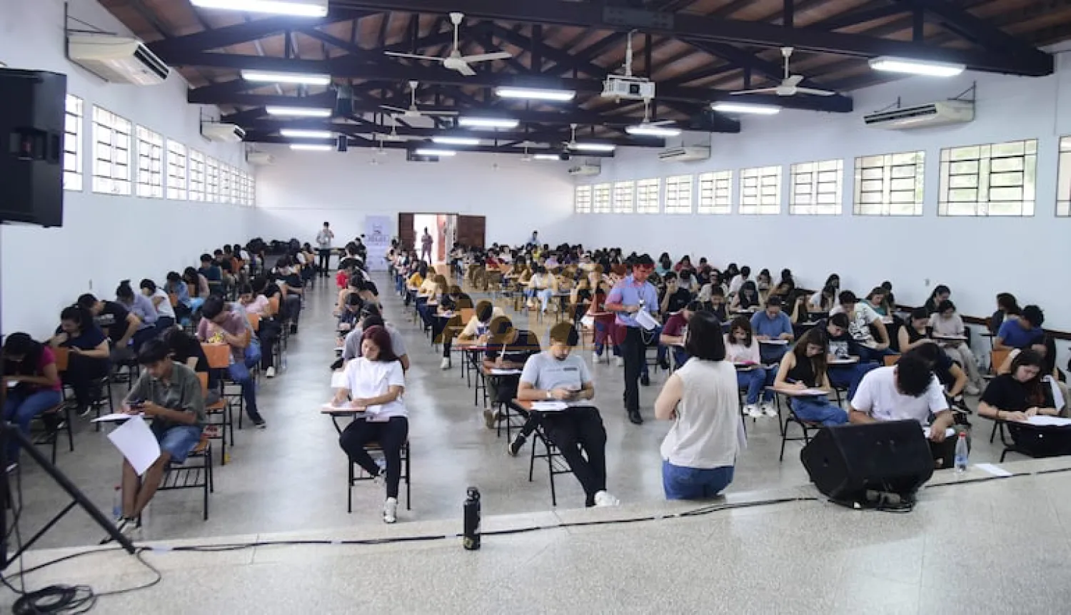 Becal: mañana vence plazo para acceder a becas de posgrado en universidades locales