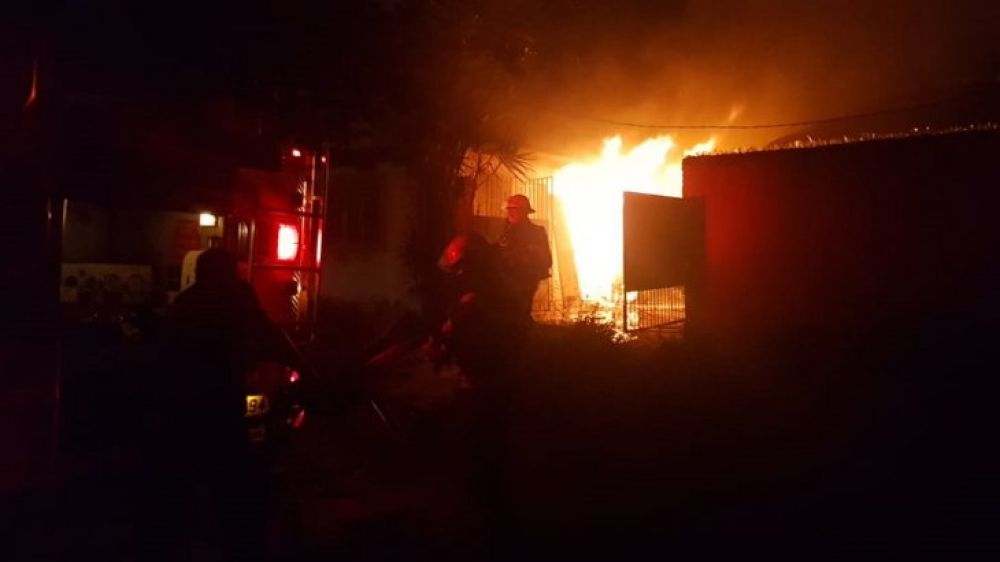 Incendio de vivienda deja una persona fallecida en Lambaré