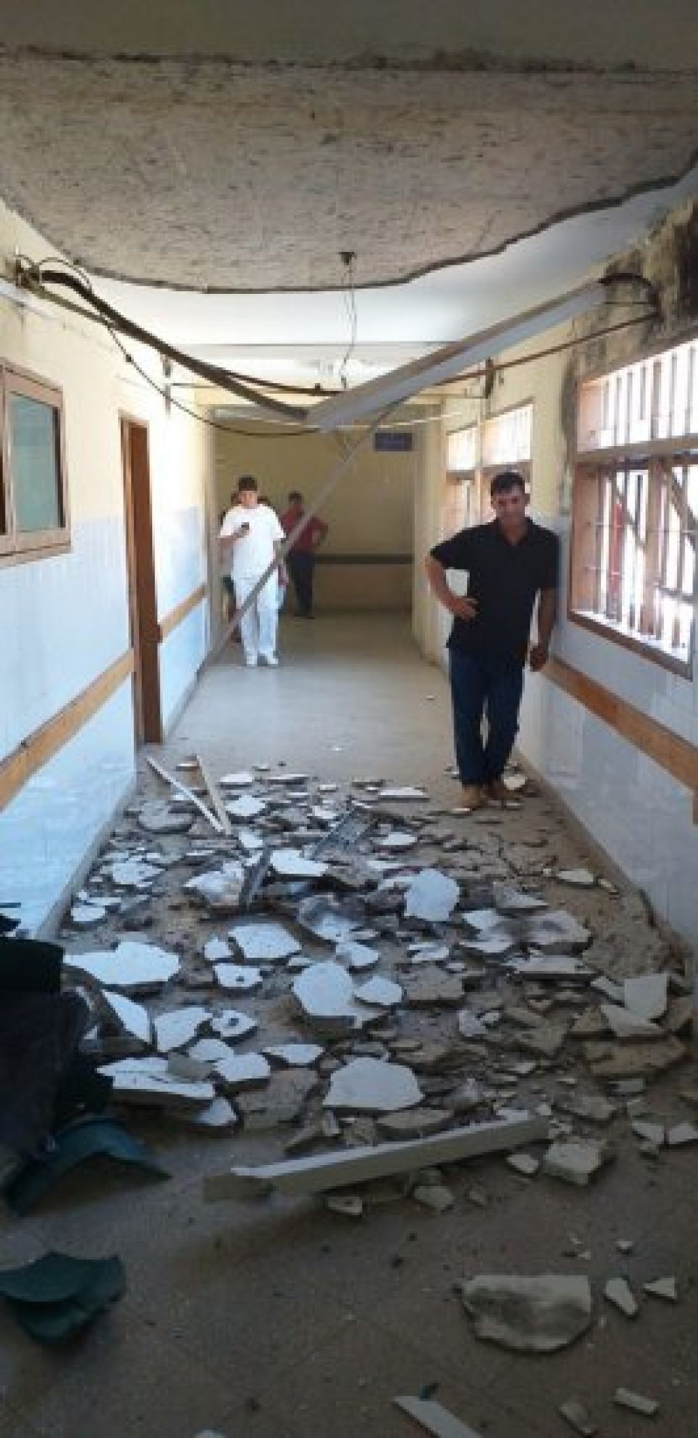 Cae revoque de la loza del Hospital Regional de Coronel Oviedo