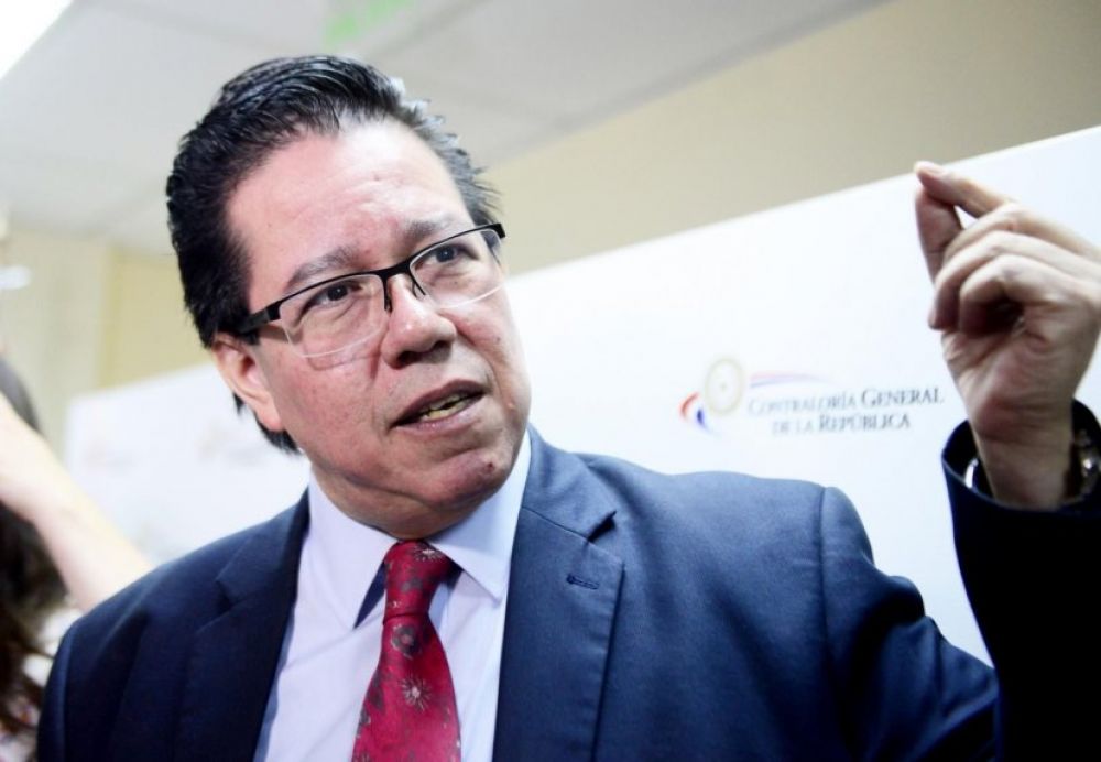 Fiscalía acusó al excontralor por uso de documentos falsos