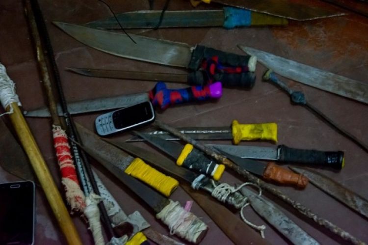 Se incautan armas blancas y teléfonos celulares durante requisa en Tacumbú