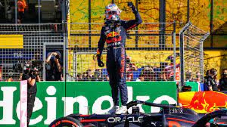 Max Verstappen, líder tras ganar Gran Premio de Países Bajos