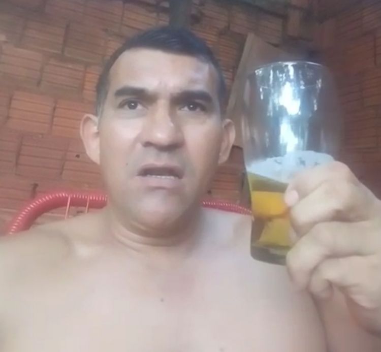 AUDIO: El brindis del marino regalo de parte del abogado 360 Néstor Echeverria
