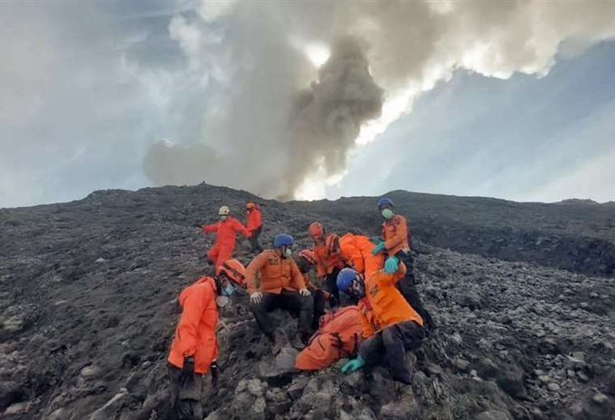 Rescatistas encuentran cuerpo de última desaparecida en volcán de Indonesia