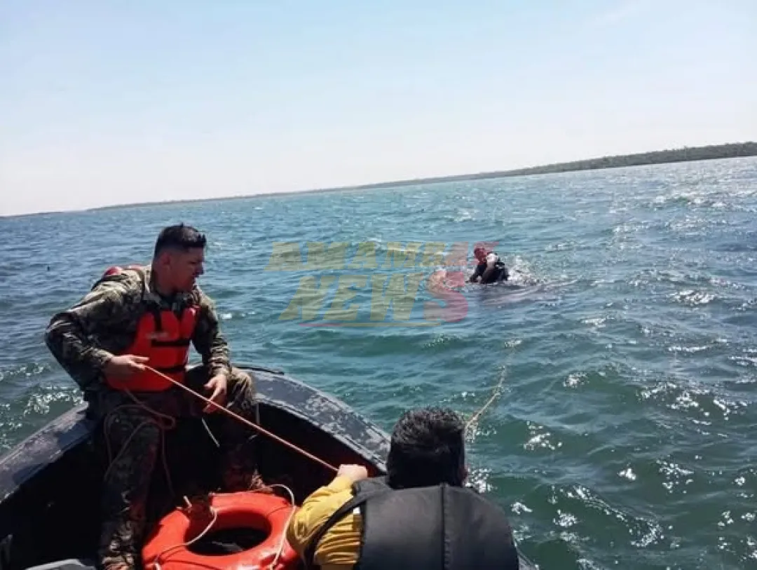 Rescatan a pescadores del Lago Itaipú tras vuelco de su embarcación