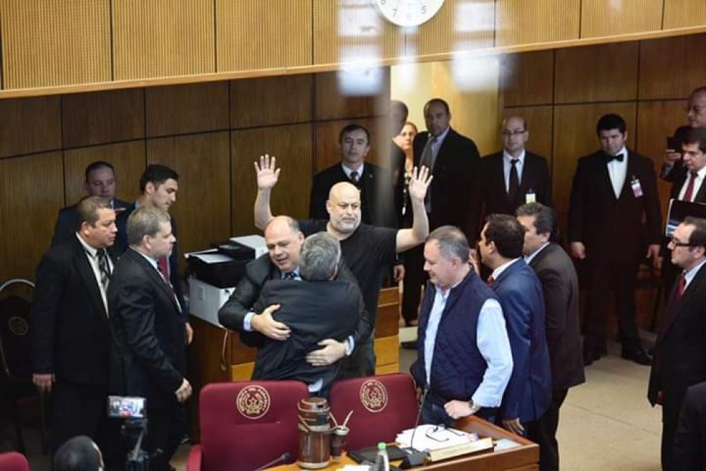 Pelea entre Enrique Riera y Payo Cubas en la Cámara de Senadores