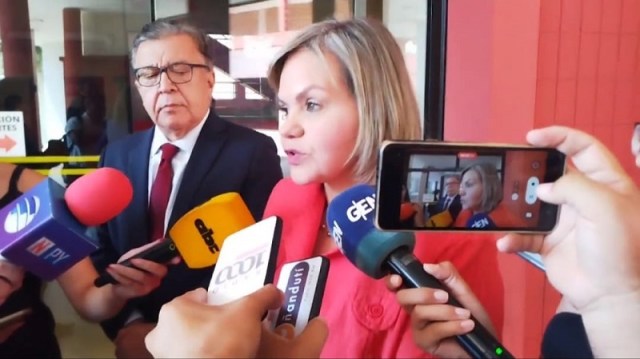 Lilian afirma que Cartes debe argumentar por qué quiere delegar función de manejo de fondos