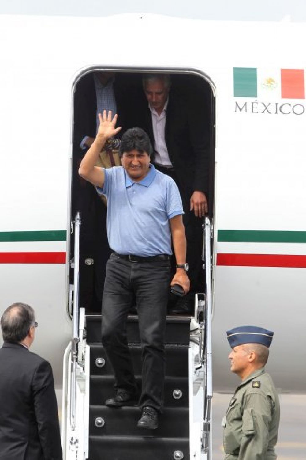 Evo Morales llega a México y agradece que le hayan "salvado la vida"