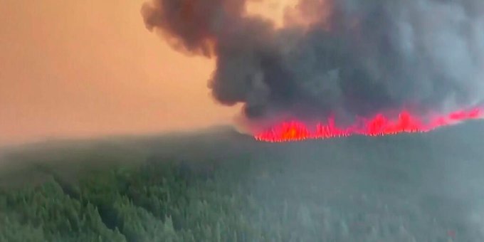 Muere segundo bombero en Canadá en incendios forestales