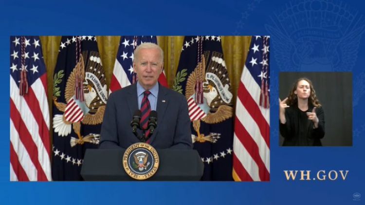 Biden celebra 110 millones de dosis donadas