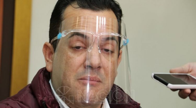 Escndalo de Friedmann "intoxica" WhatsApp y otras redes: dan con "palo" a primo
