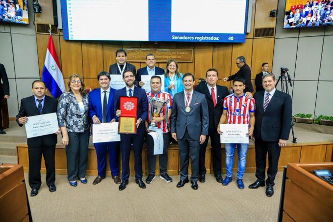 Senado rindió homenaje a los campeones mundiales de fútbol de salón