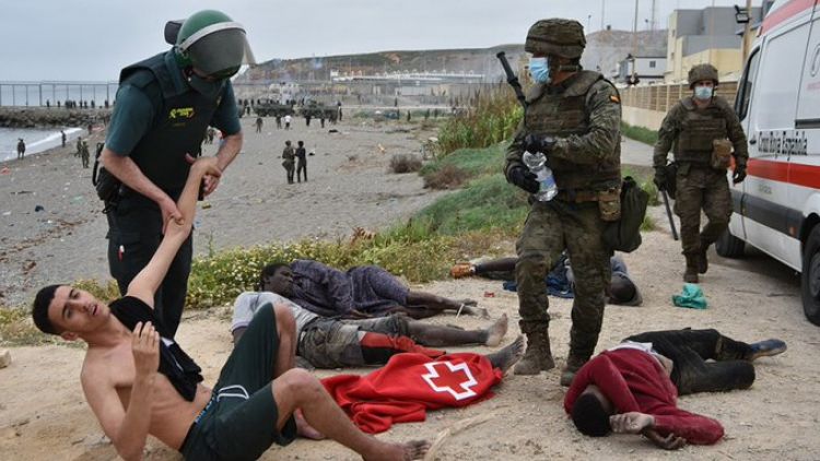 España desplegó militares en la frontera con Marruecos ante la llegada de miles de migrantes