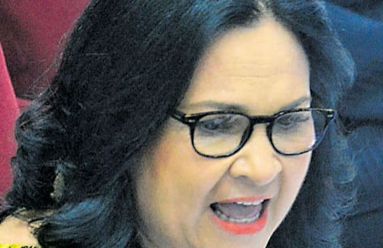 Funcionario que asistió a sesión con senadora Bajac dio positivo al Covid-19