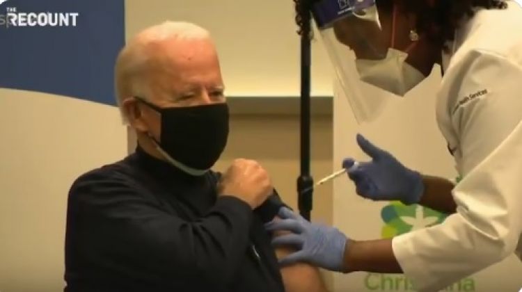 Joe Biden recibe la vacuna contra Covid-19
