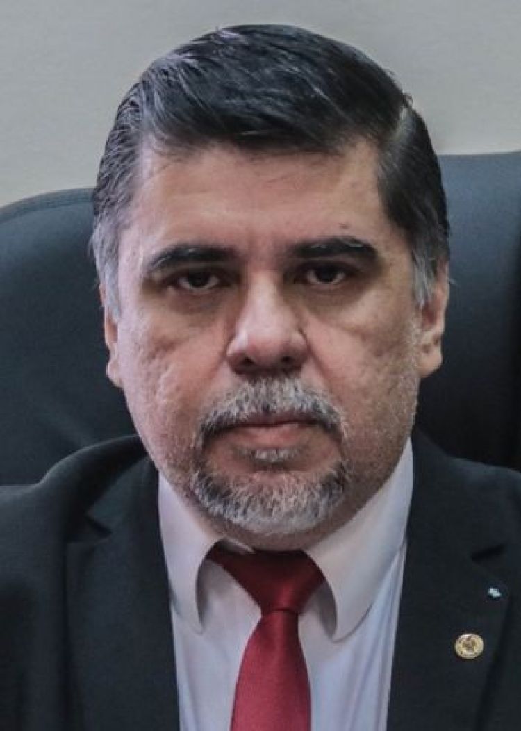 Julio Borba es nombrado ministro sustituto de Salud Pública