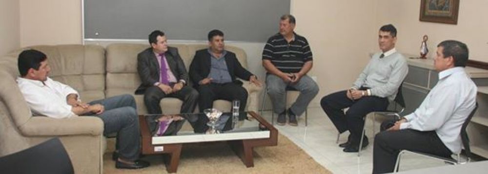 Biscocho: Gobernador pide a concejales controlar la merienda y almuerzo escolar