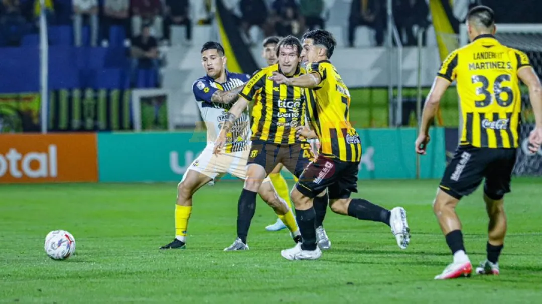 Guaraní y Trinidense se pasan la mano en Itauguá