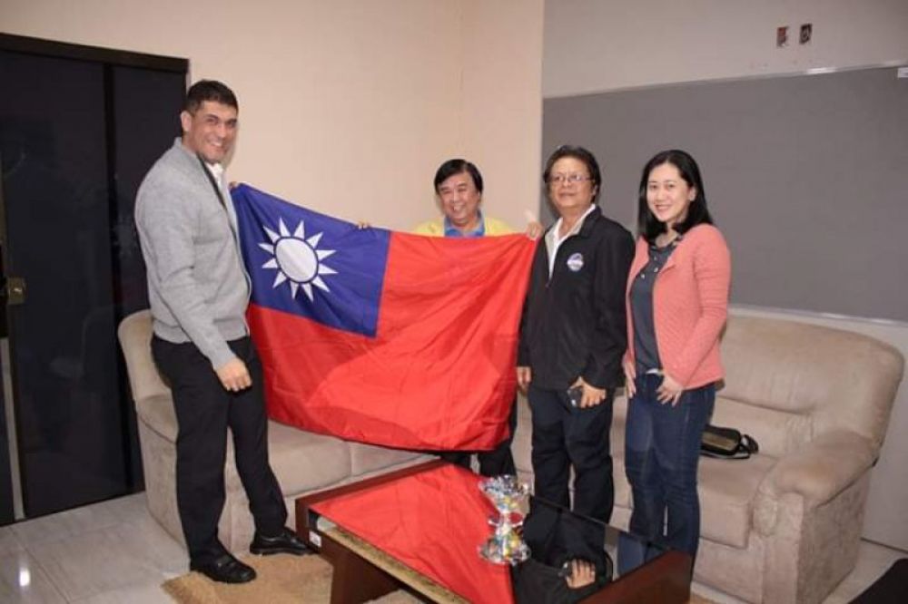Ronald Acevedo recibió a representantes de la comunidad china en Pedro Juan Caballero