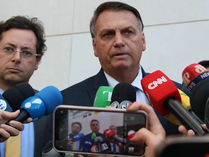 La Policía brasileña retira el pasaporte a Jair Bolsonaro