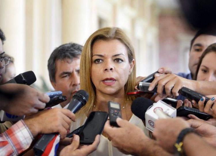 Denuncian a Sandra McLeod por malversación de fondos