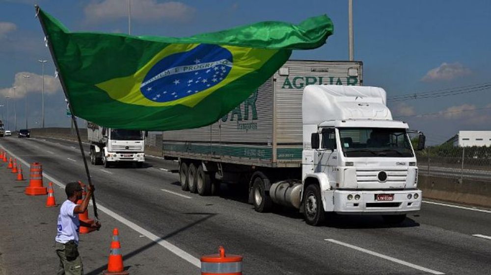 Camioneros preparan una huelga nacional en Brasil