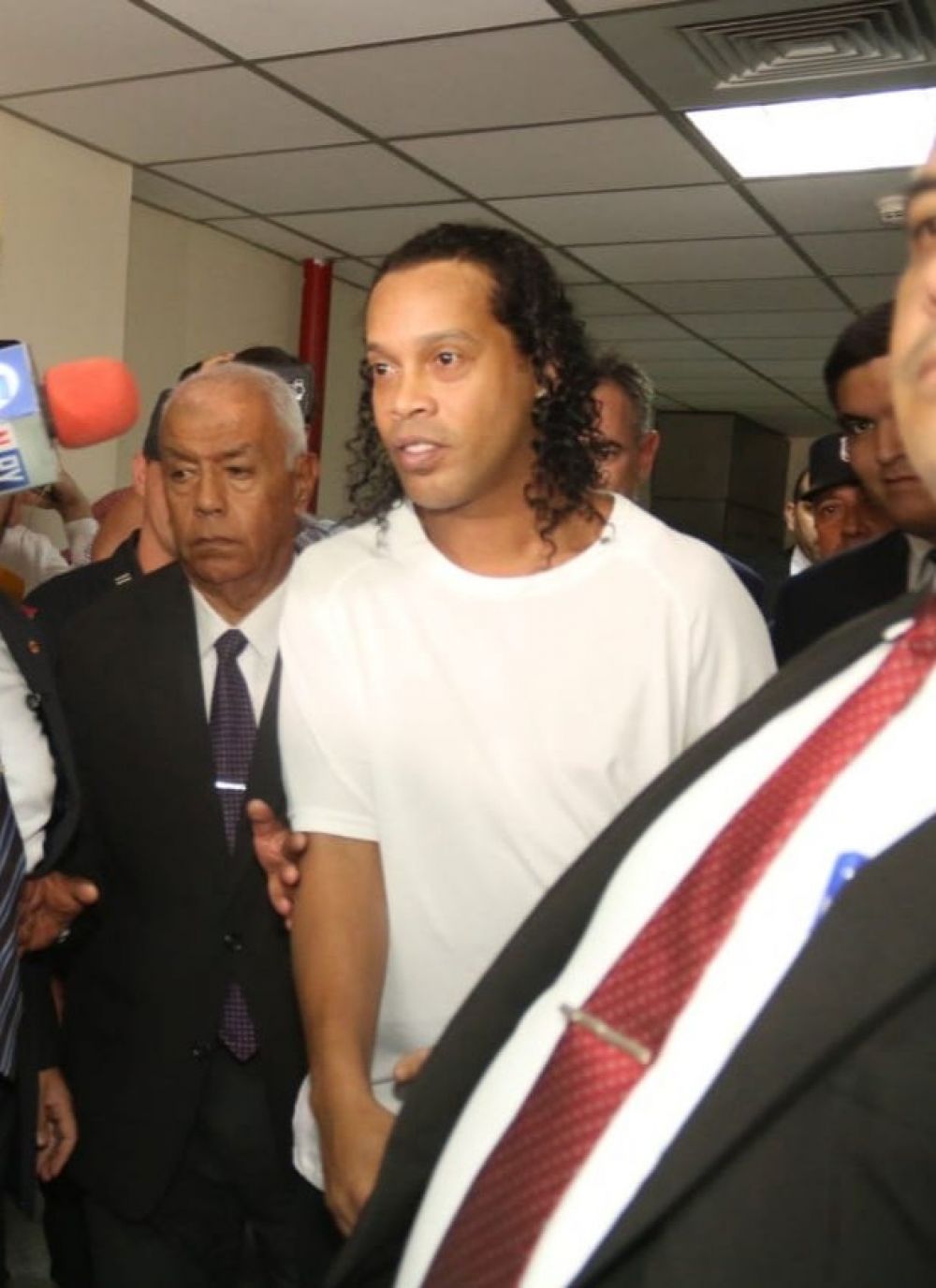 Jueza decreta prisión preventiva para Ronaldinho y su hermano