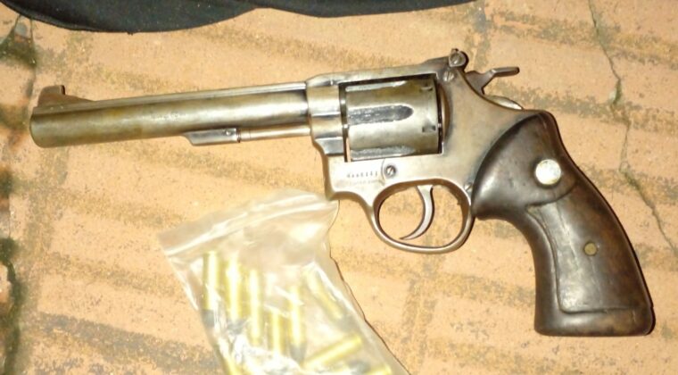 Detienen a manifestantes que portaban arma de fuego y pasamontañas