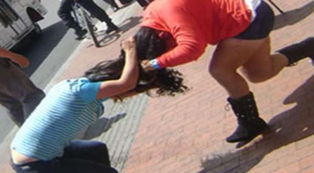 VIDEO: Pelea entre dos mujeres en el interior de un motel