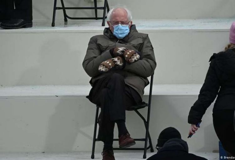 La foto de Bernie Sanders con manoplas recauda 1.8 millones de dólares para la caridad