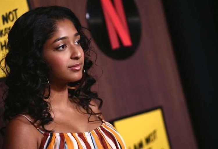 Día Internacional de la Niña: el testimonio de Maitreyi Ramakrishnan, protagonista de "Yo nunca", y otras jóvenes sobre el acoso en internet