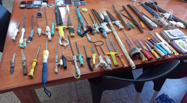 Realizan requisa en la cárcel de Encarnación e incautan celulares y armas blancas