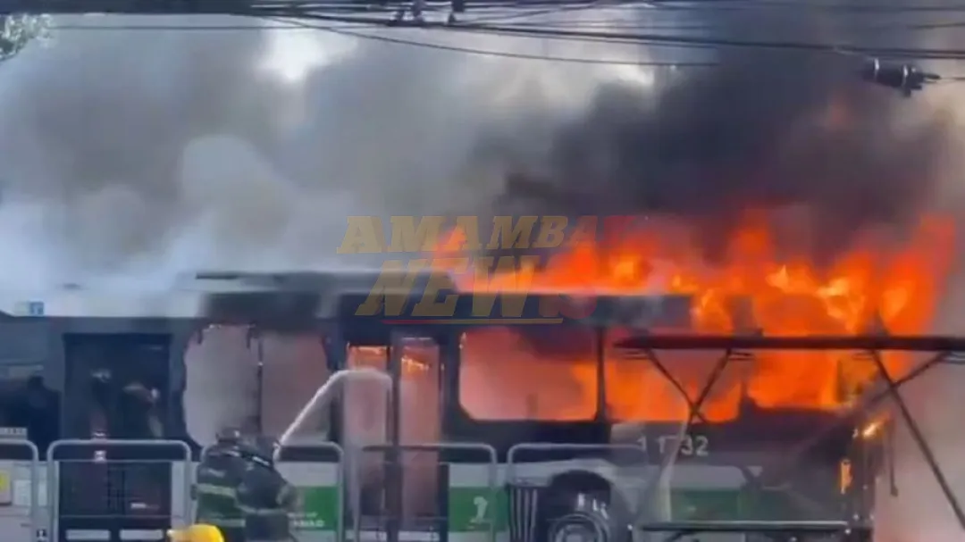 Avioneta cae sobre colectivo en una ajetreada avenida de la ciudad brasileña de São Paulo