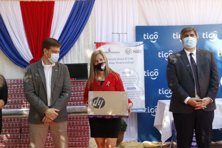 Conatel entregó al MEC 129 notebooks para escuelas de Central que busca reducir la brecha digital
