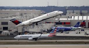 Aerolíneas reanudan vuelos tras fallo informático global sin precedentes