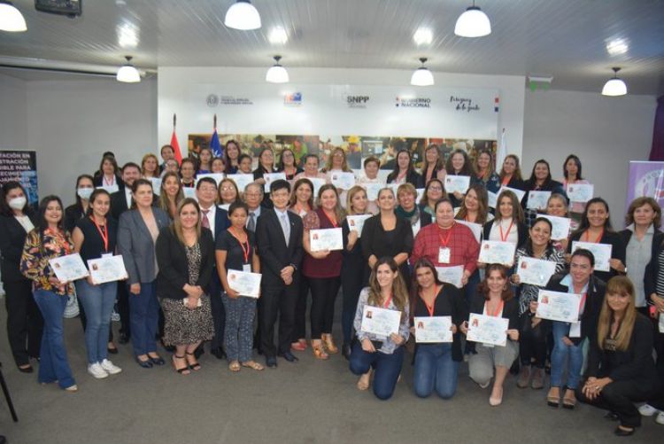 Mujeres emprendedoras del sector hotelero se capacitan para mejorar servicios