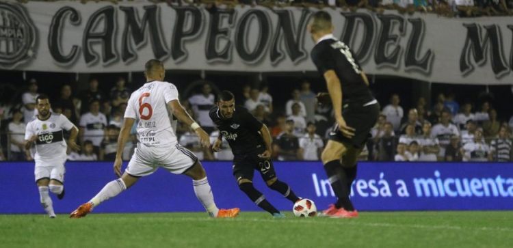 El clásico blanco y negro cierra la atractiva primera fecha del Apertura