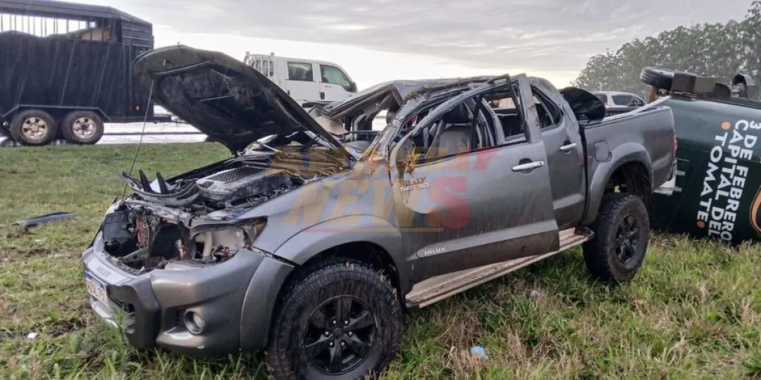 Camioneta que transportaba caballos sufrió vuelco fatal en Campo 9