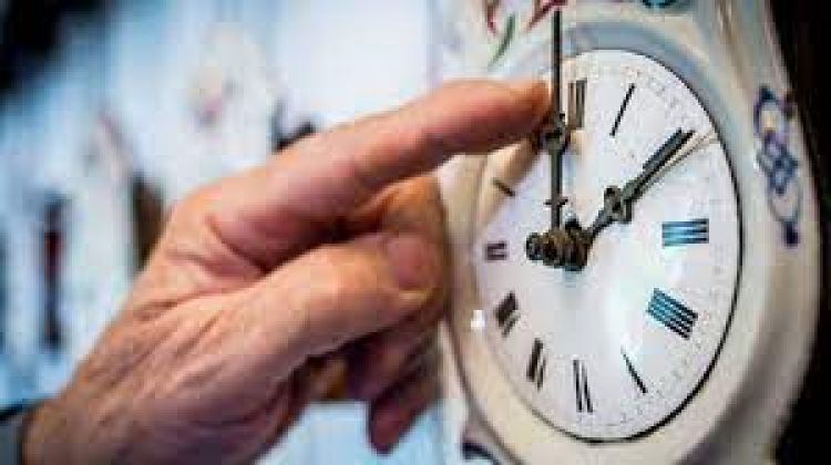 Desde hoy rige el horario de verano: relojes se adelantan 60 minutos