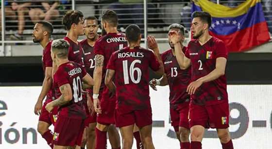 Venezuela denuncia "secuestro" en Perú del avión de su selección de fútbol