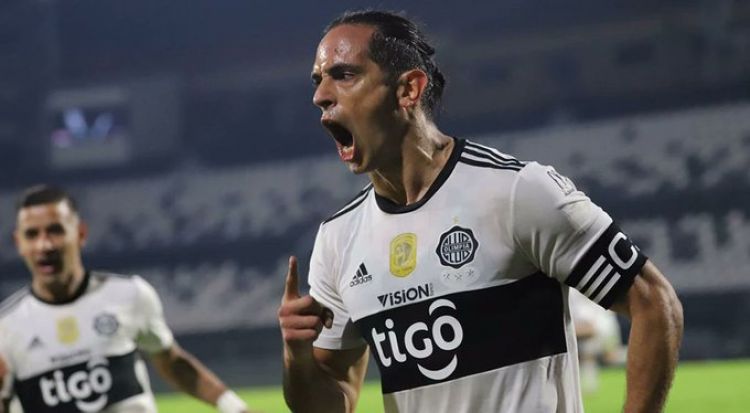 Olimpia declaró intransferible a Roque Santa Cruz