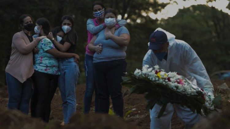 Brasil cierra el mes más mortal de la pandemia