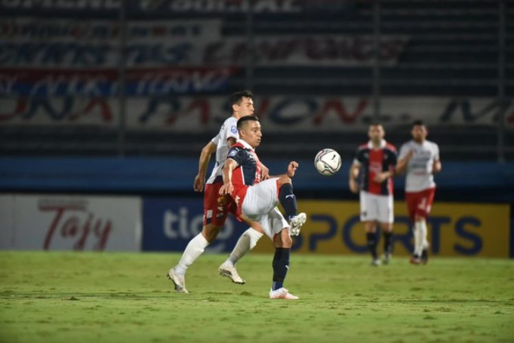 Cerro Porteño no sentencia a Nacional y paga con empate